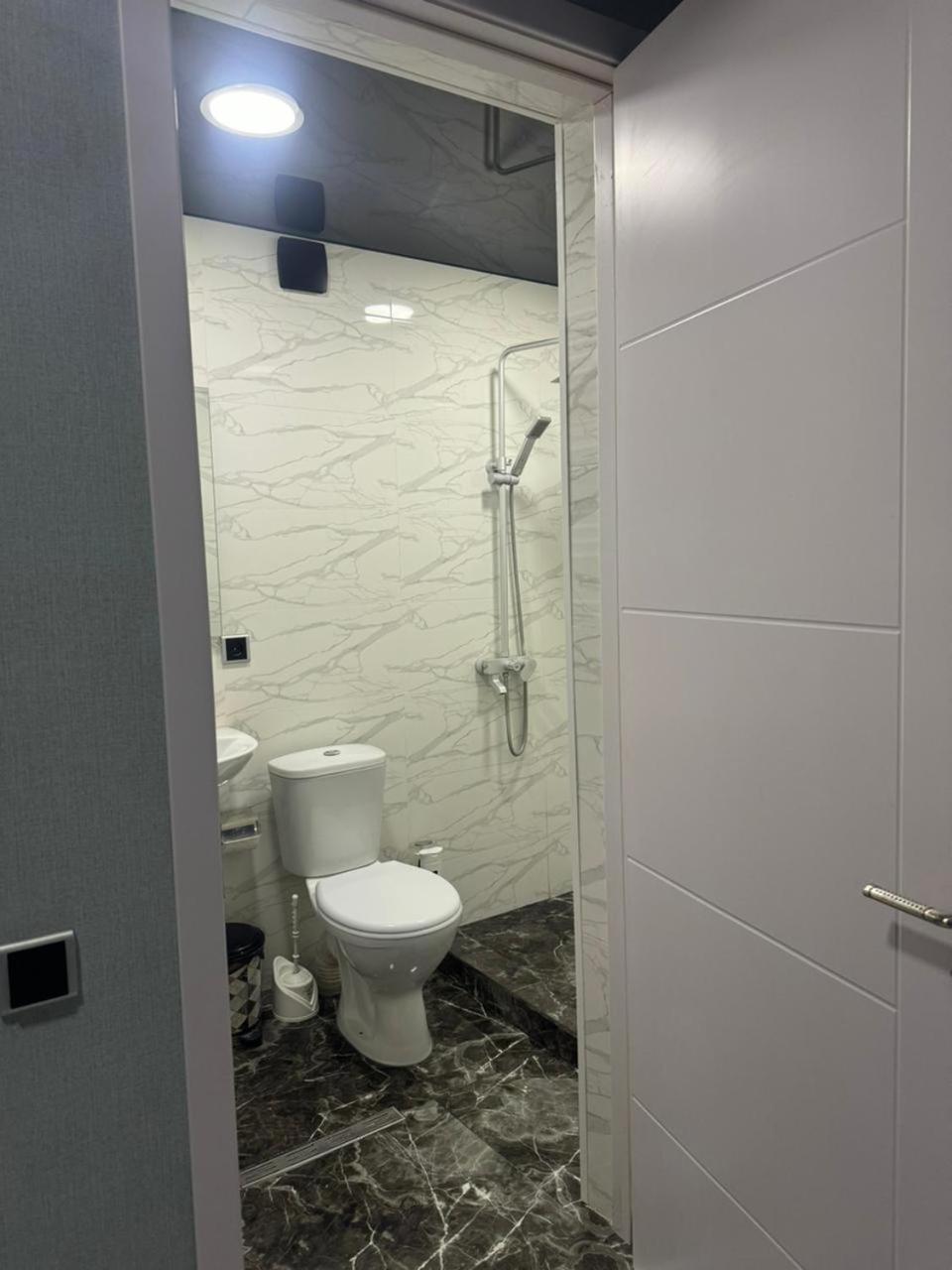 New Apartments In ボルジョミ 部屋 写真